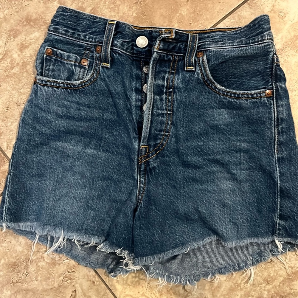 Levi ribcage shorts